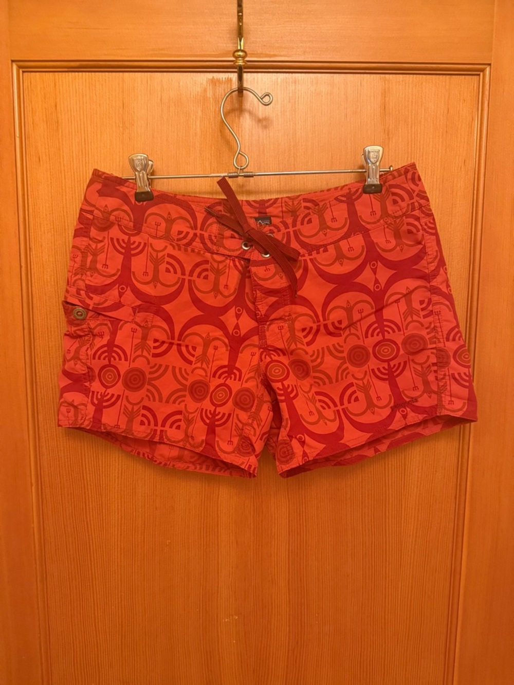 Patagonia Women's Wavefarer Boardshorts Red Geometric Pattern Size 4